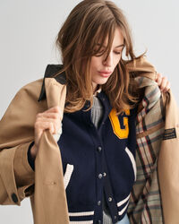 Nahkakauluksinen autotakki