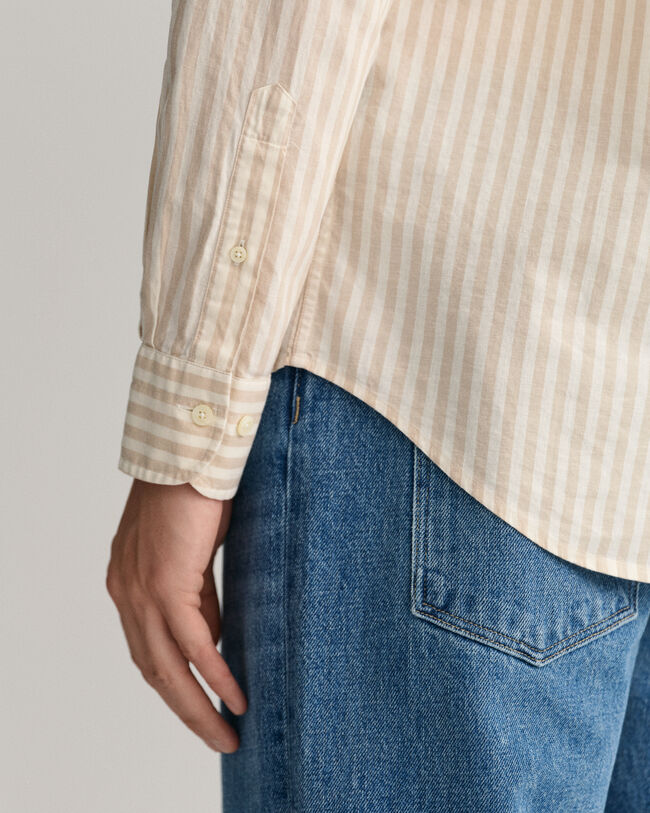 Regular fit ‑mitoitettu raitapaita puuvillapellavaa