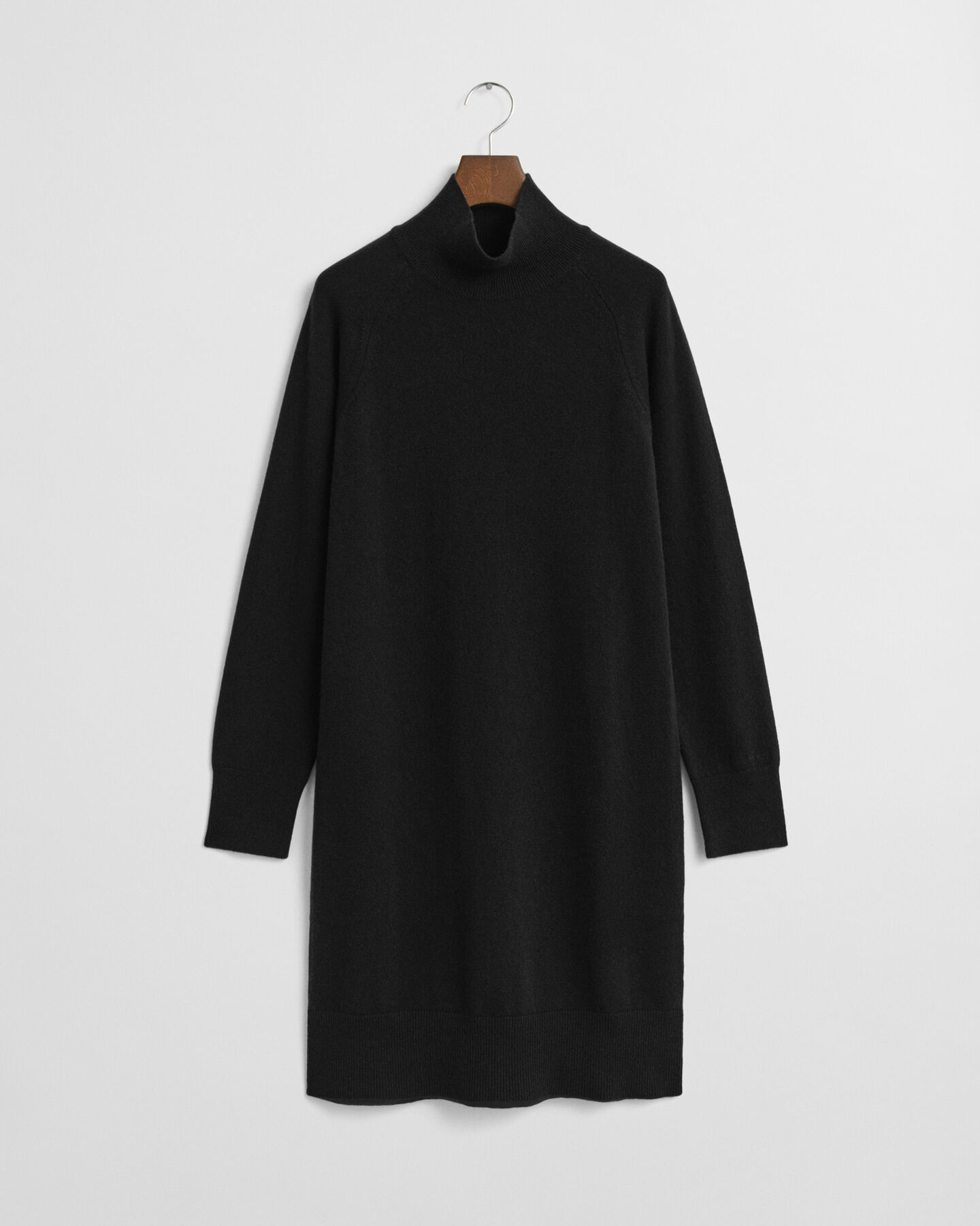 Karitsanvillainen neulemekko