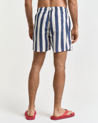 Leveäraitaiset uimashortsit