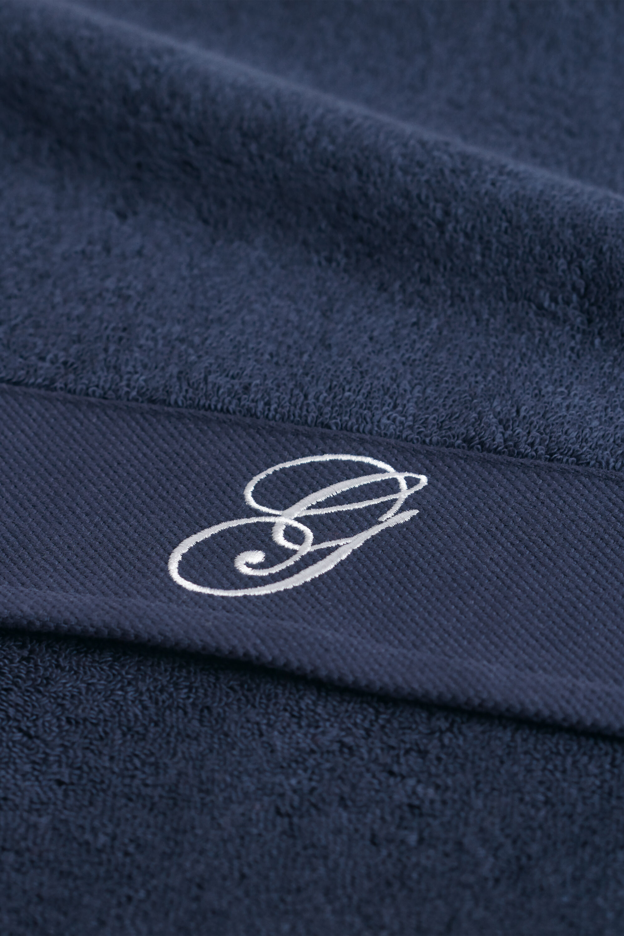 Kirjailtu pyyhe (30 cm x 50 cm)