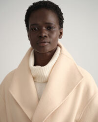 Käsin tikattu takki vyöllä