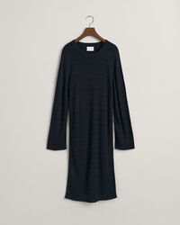 Kohopintainen neulemekko