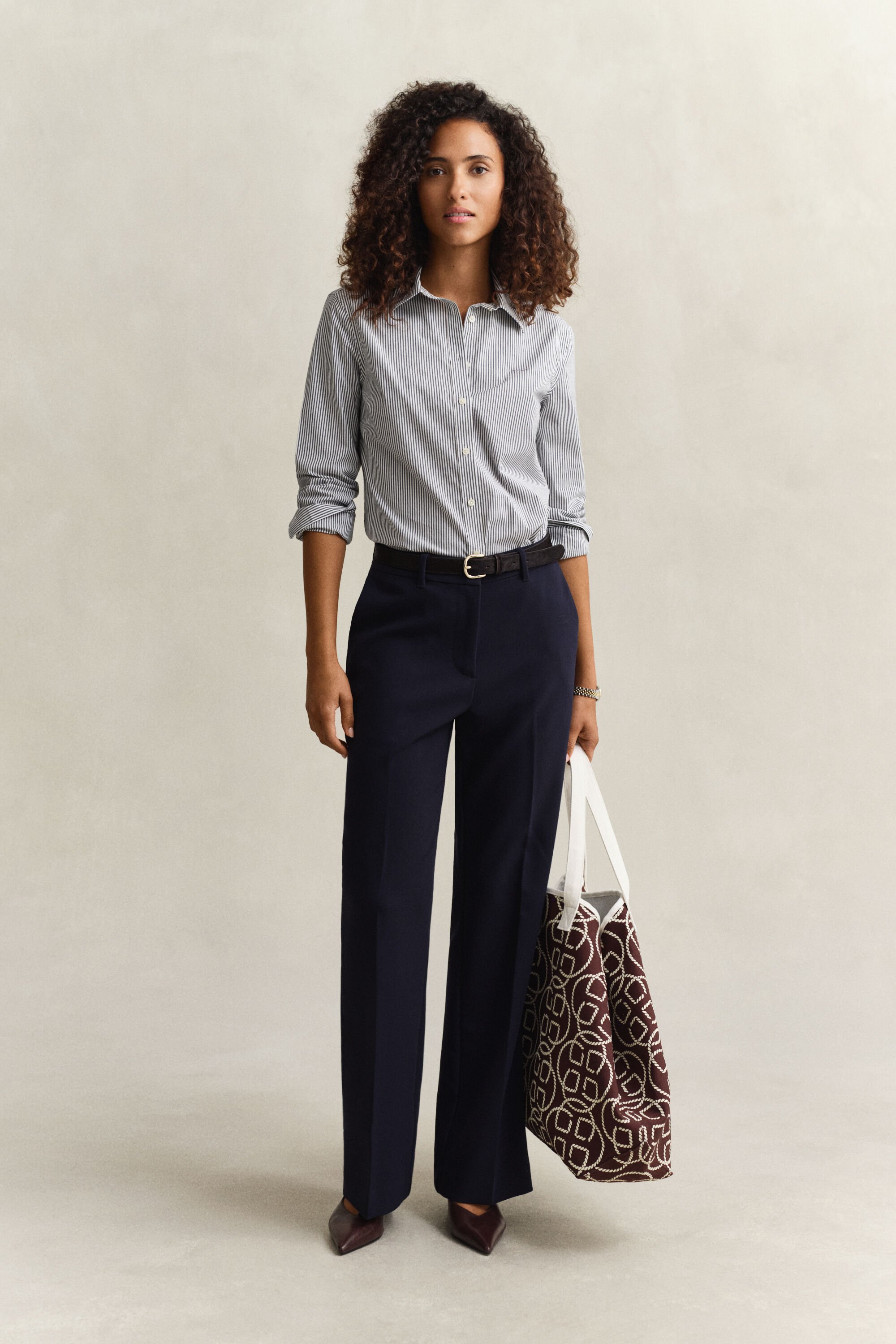 Slim fit ‑mitoitettu raidallinen popliinipaita