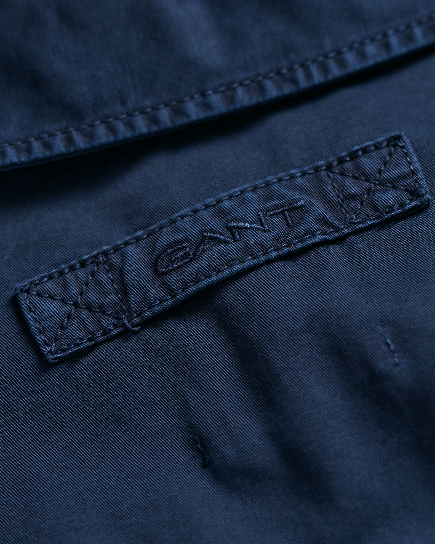 Puuvillainen palmikkoneulepusero, jossa py&ouml;re&auml; p&auml;&auml;ntie