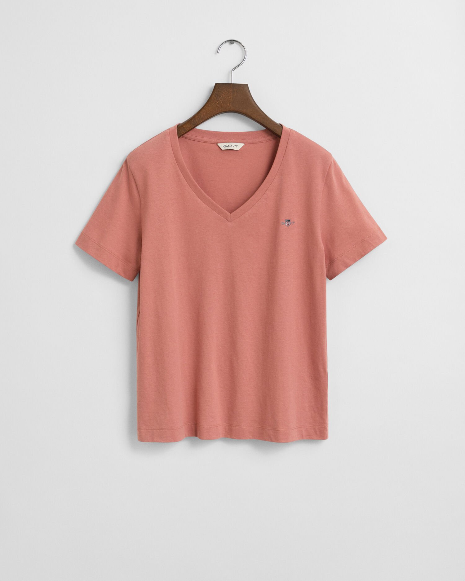 Shield-t‑paita, jossa v-pääntie