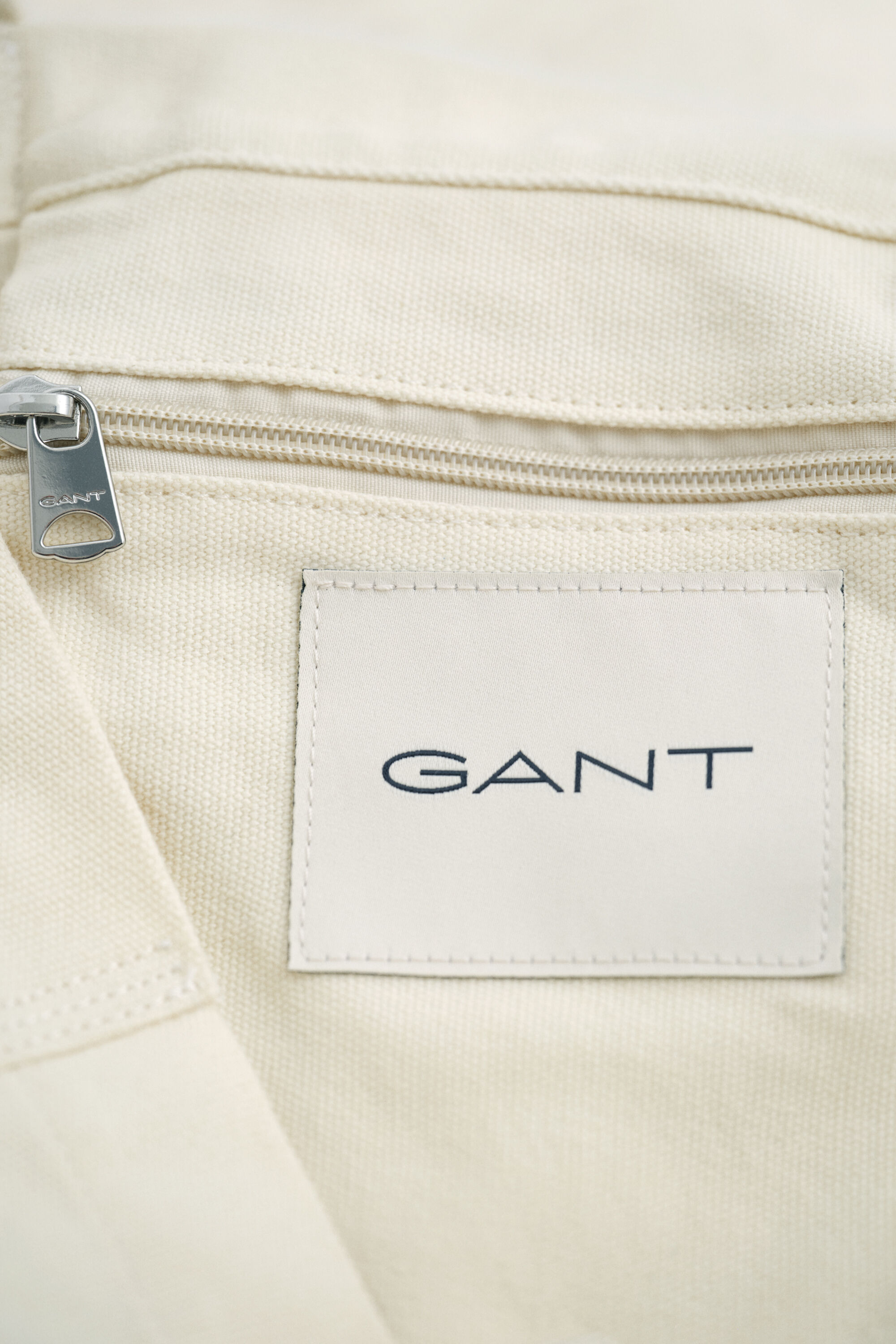 Kanvaasikankainen ostoskassi