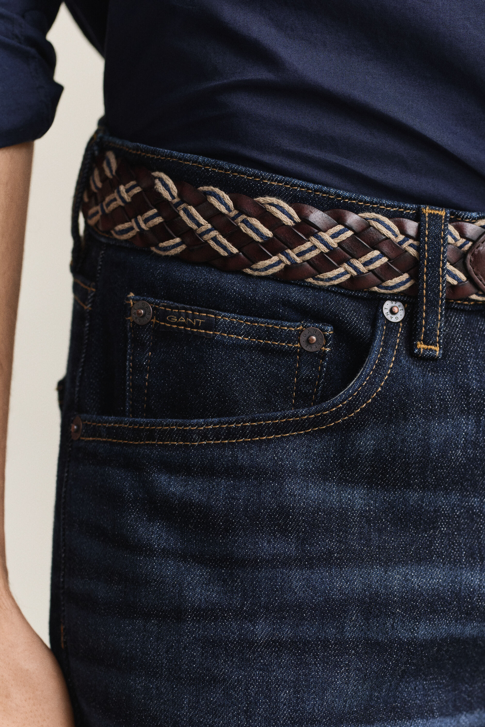 Regular fit ‑mitoitetut farkut