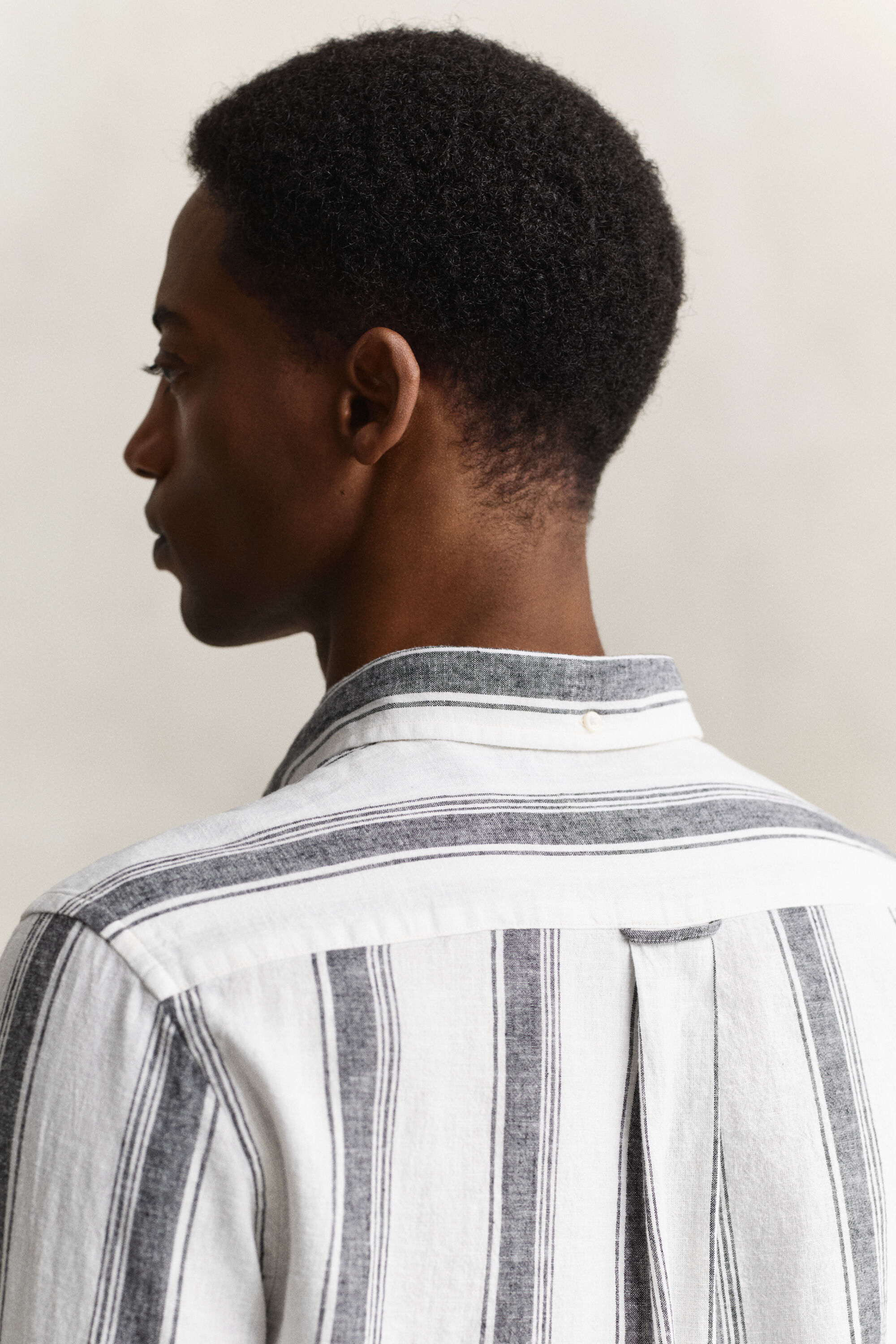 Raidallinen pellavasekoitepaita