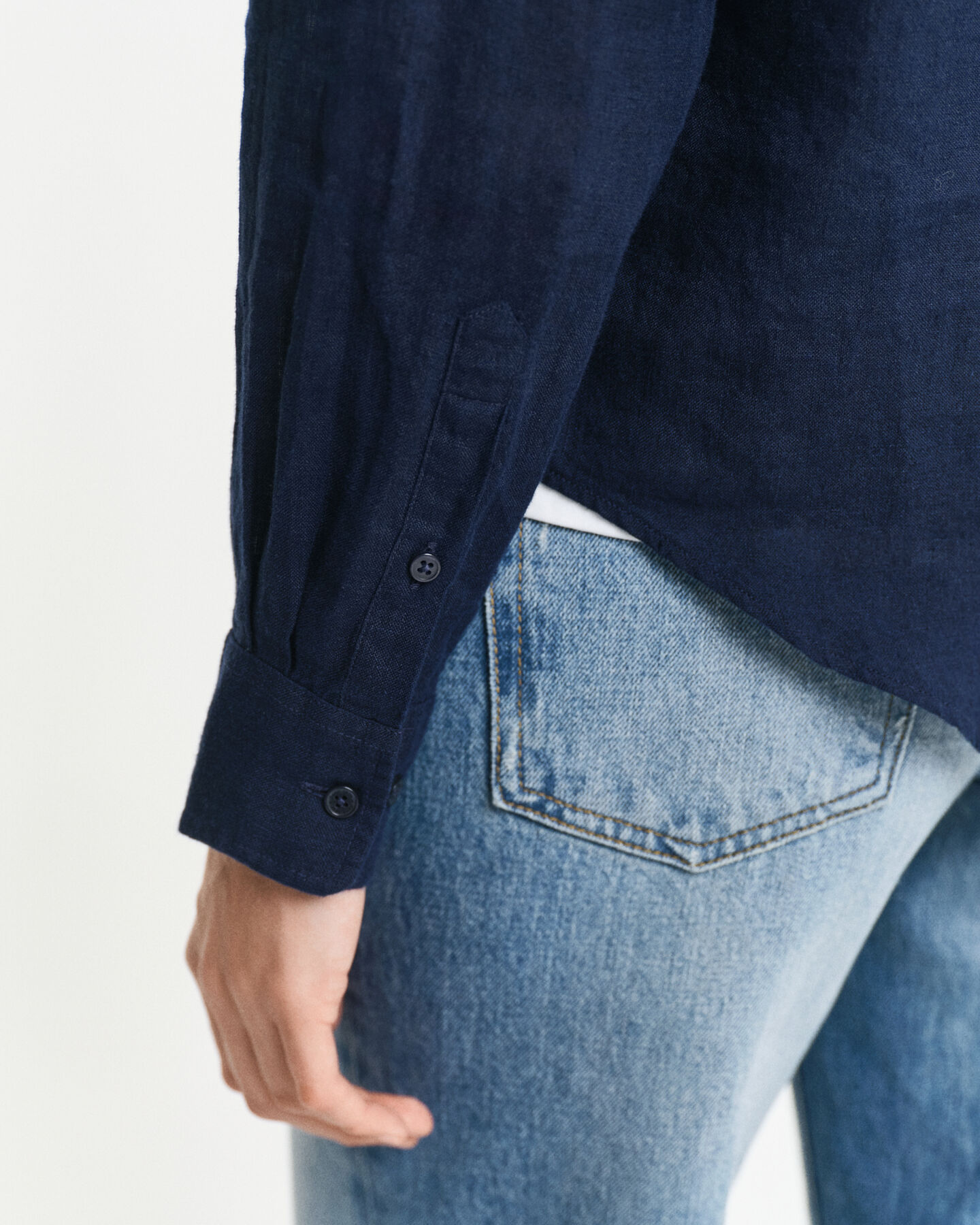 Regular fit ‑mitoitettu pellavapaita