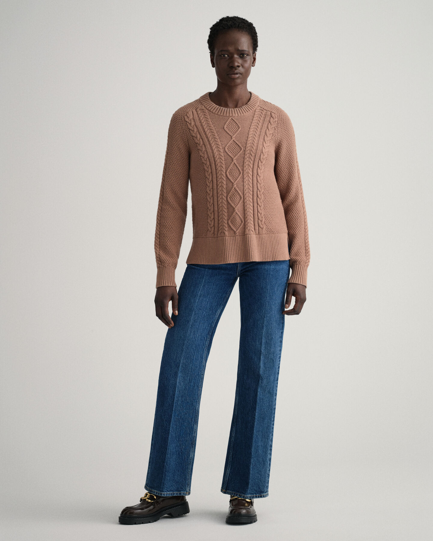 Palmikkoneule, py&ouml;re&auml; p&auml;&auml;ntie