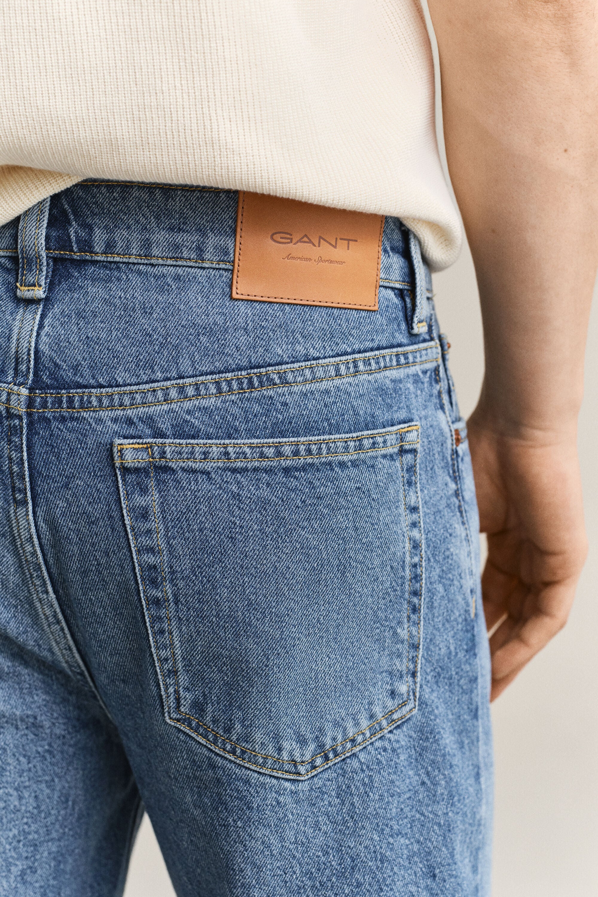 Straight fit ‑mitoitetut farkut
