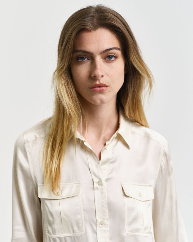 Regular fit ‑mitoitettu taskullinen paita