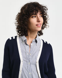 Kontrastiv&auml;rinen neuletakki, v‑p&auml;&auml;ntie