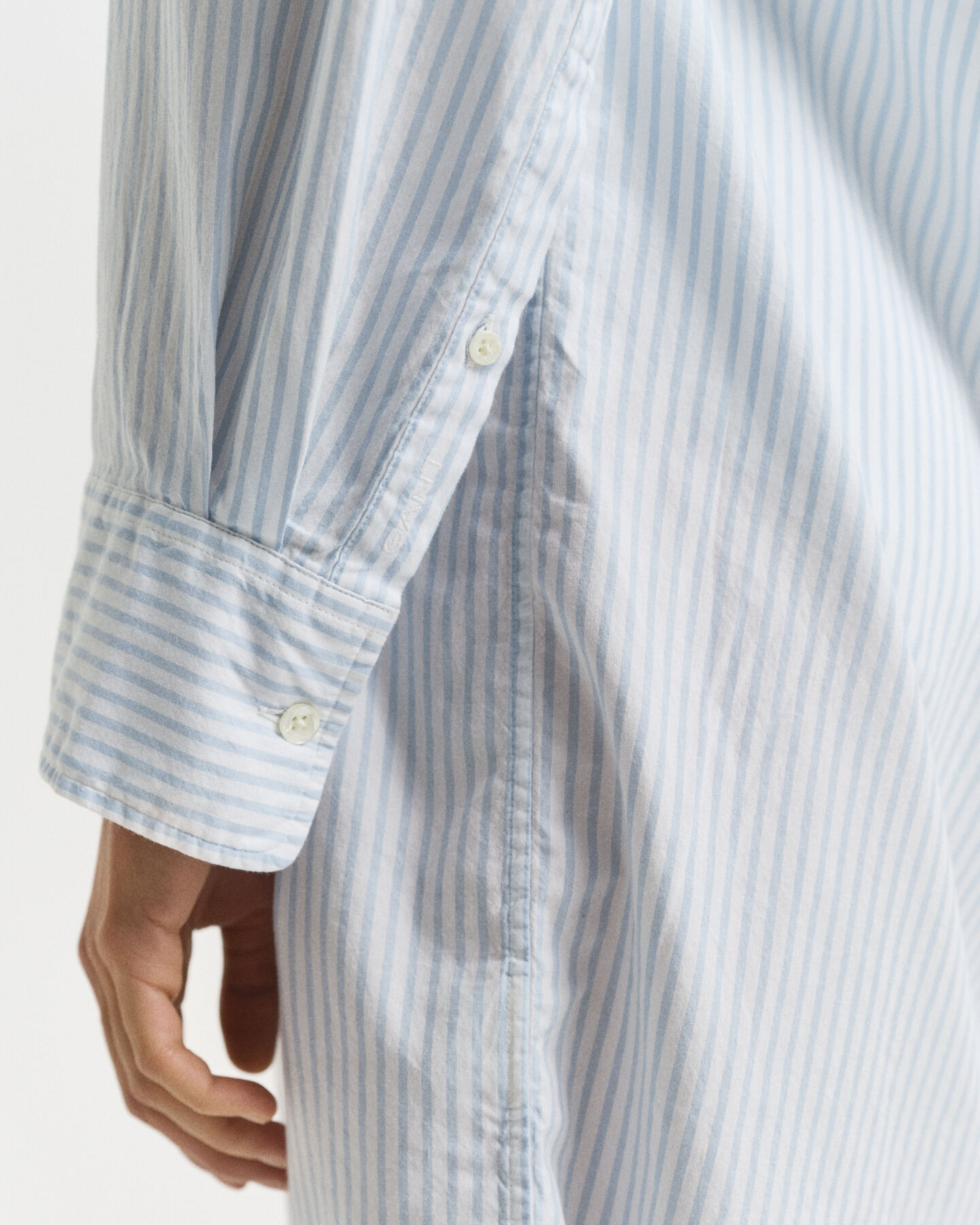 Oversized fit -mitoitettu ylellinen oxford-mekko