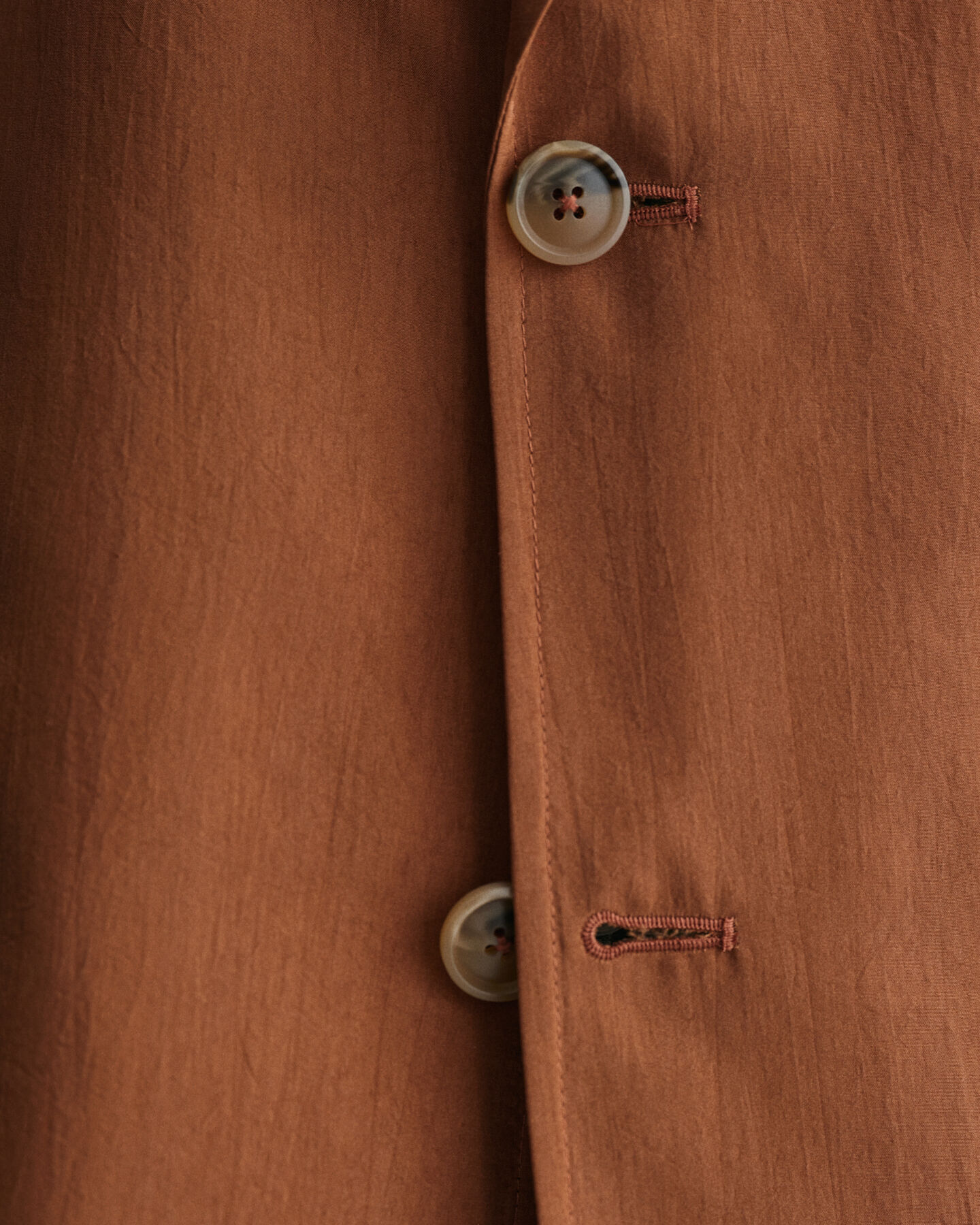 Relaxed&nbsp;fit ‑mitoitettu silkkibleiseri