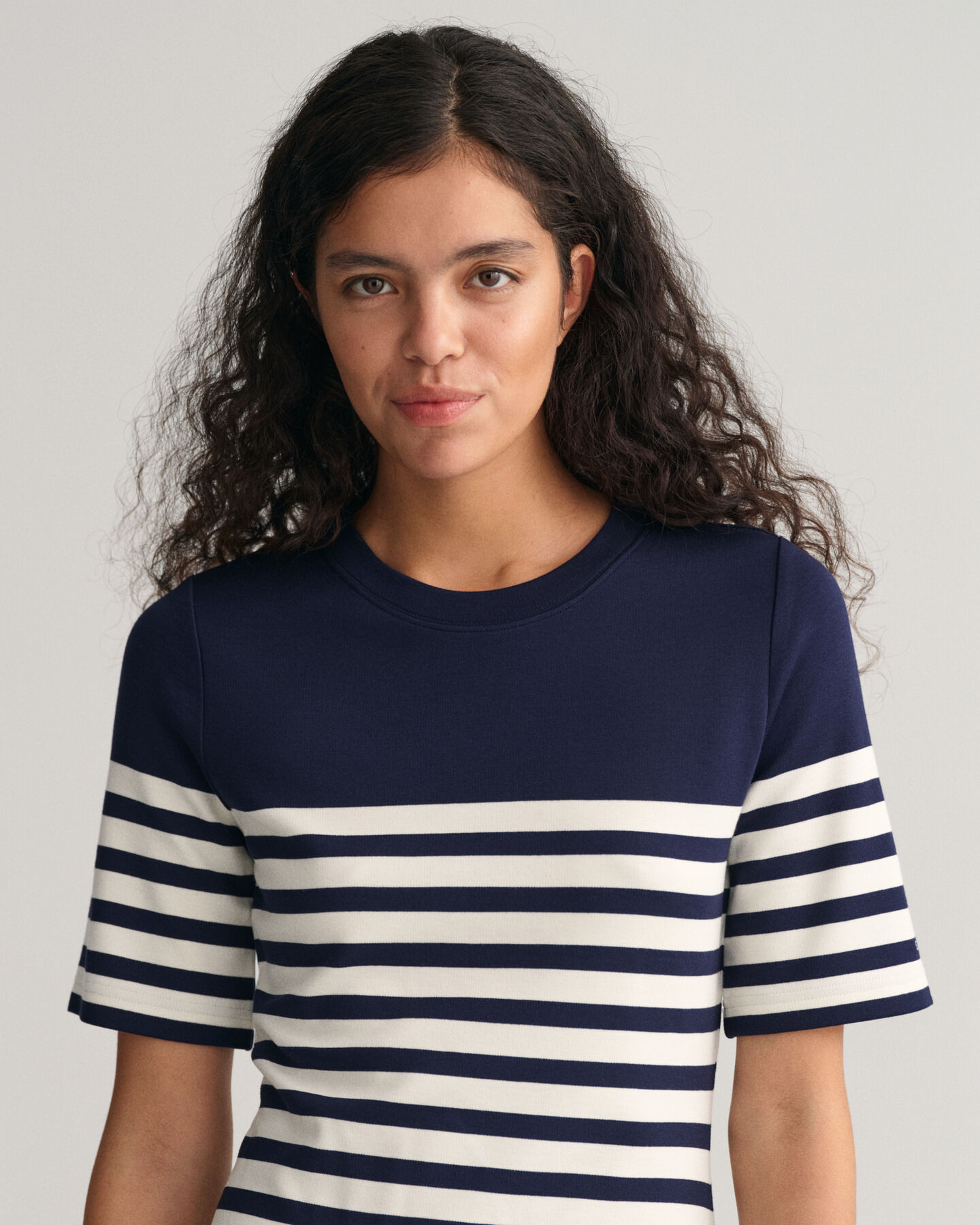 Raidallinen t‑paitamekko