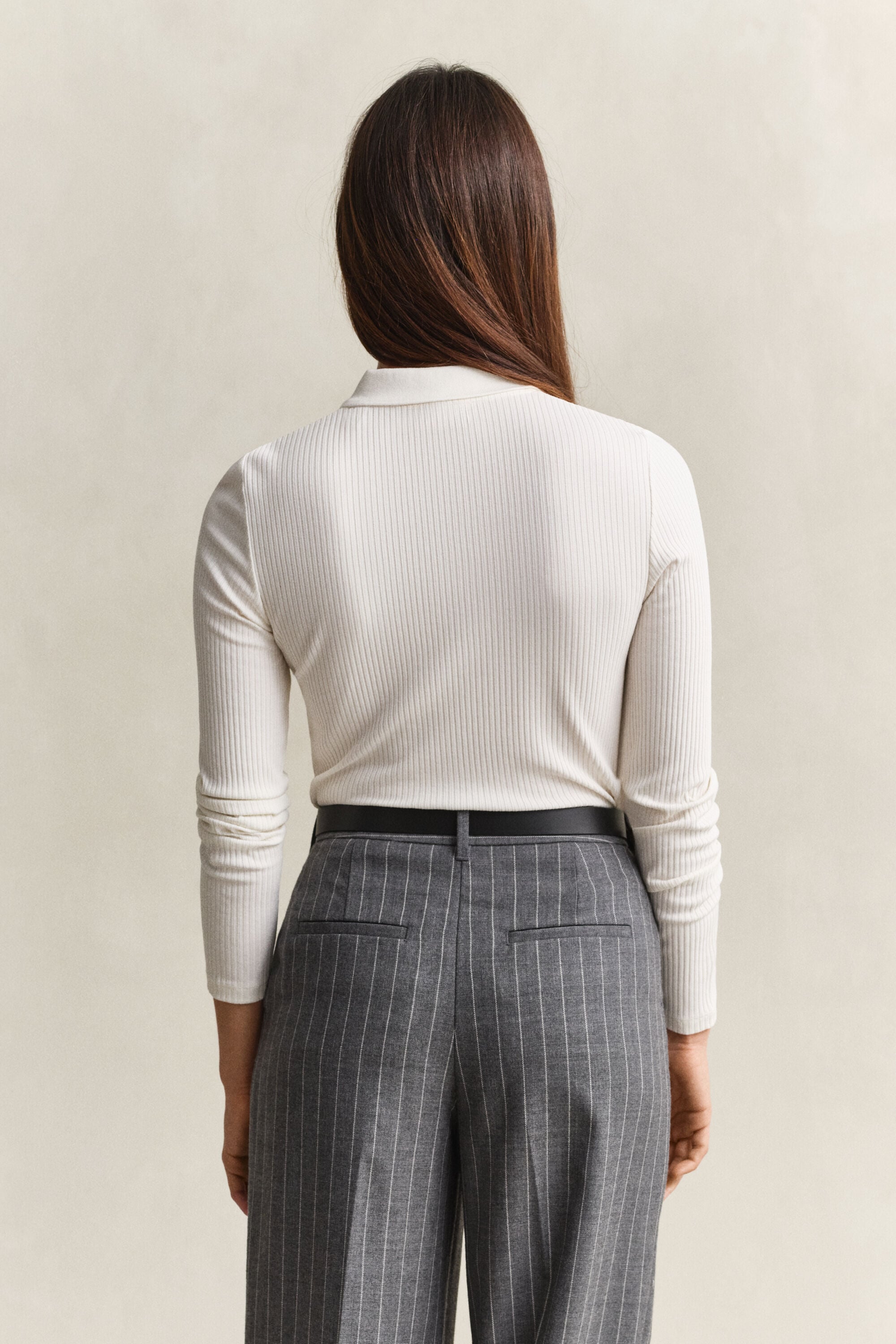 Slim fit -mitoitettu joustinneulottu pikeepaita