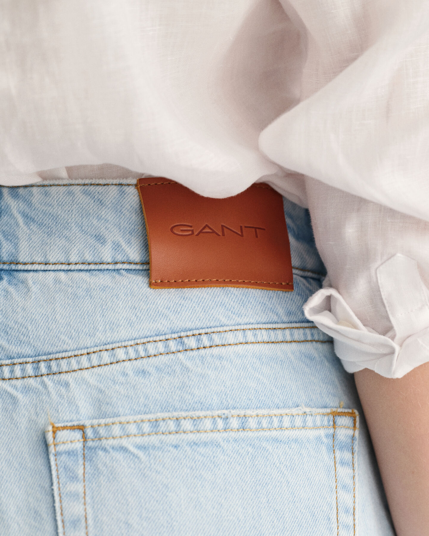 Regular fit ‑mitoitetut midi-farkkushortsit