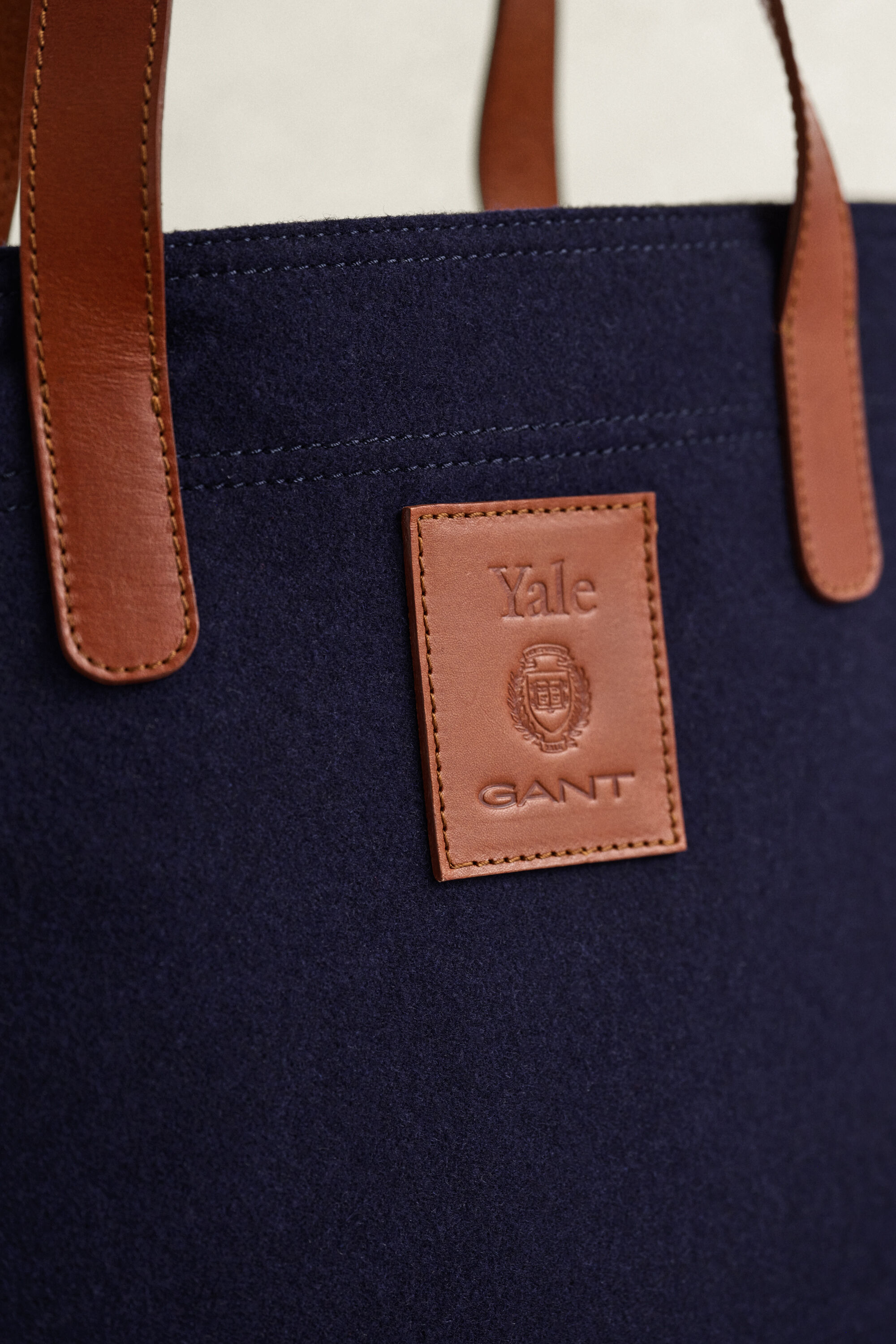Gant x Yale-melton-ostoskassi