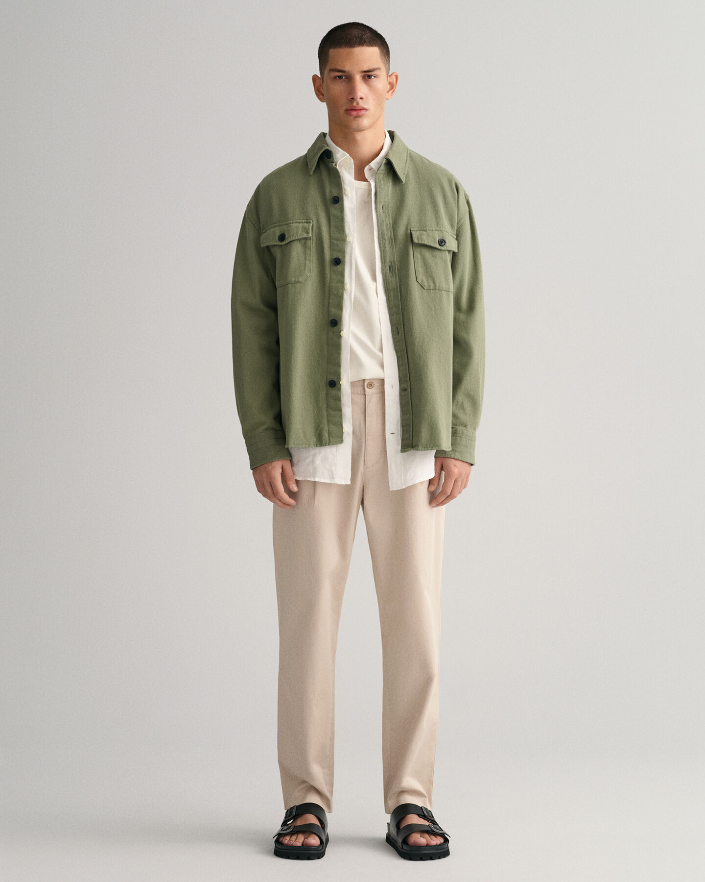 Slim fit ‑mitoitetut, laskokselliset tvillichinot