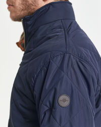 Pystykauluksinen kääntötakki