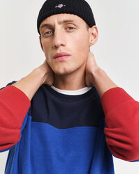 Monivärinen collegepaita, pyöreä pääntie