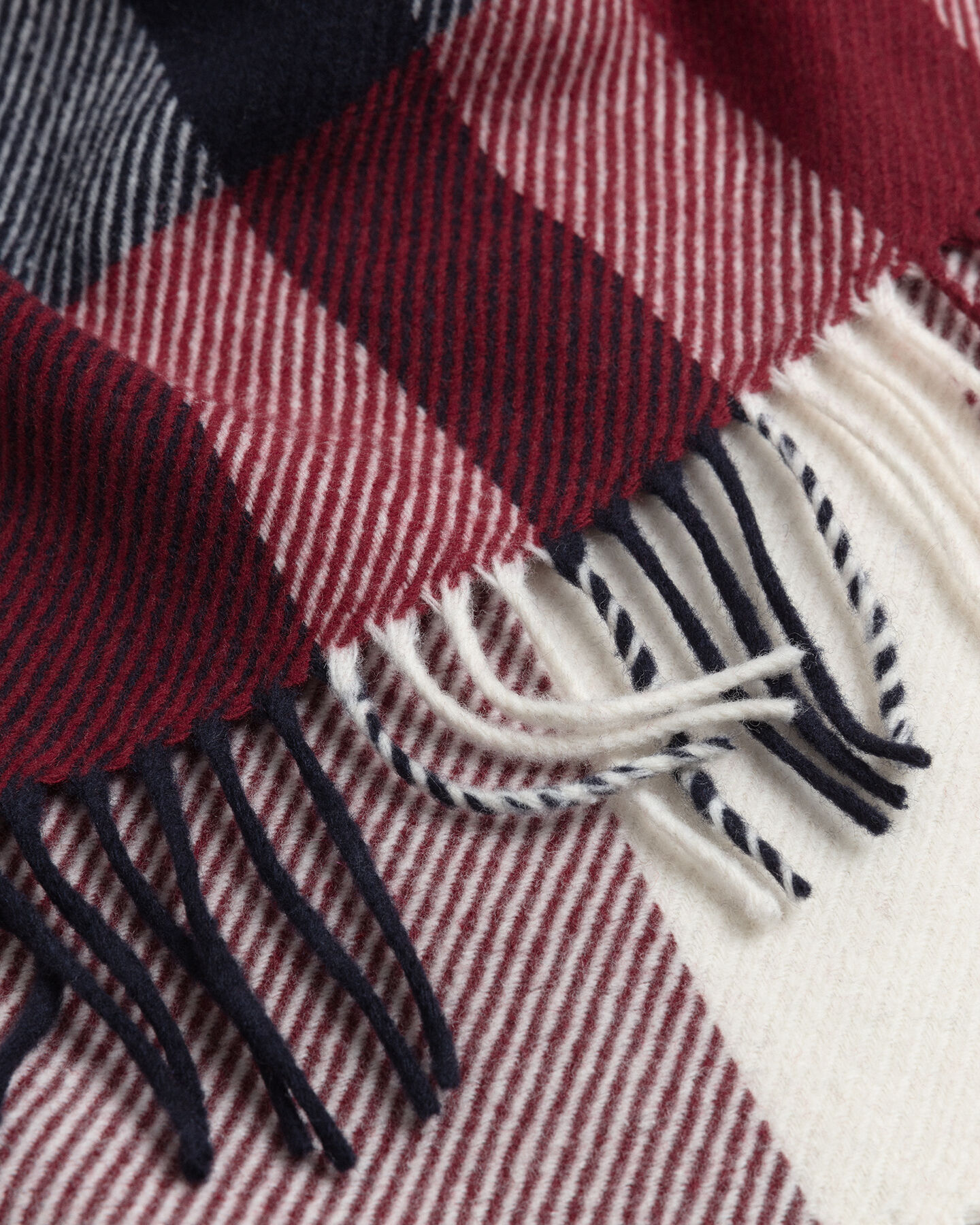 Isoruutuinen villahuivi