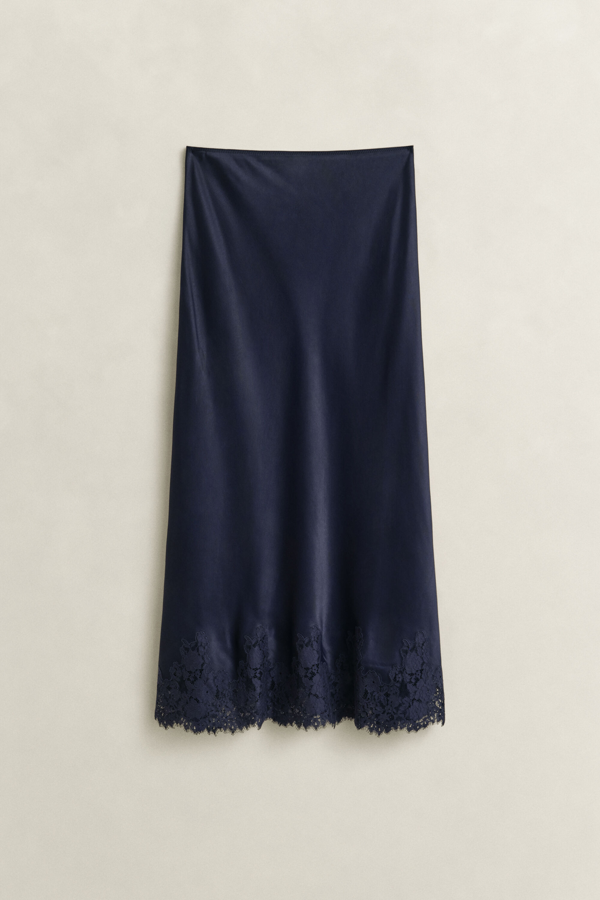 Midimittainen satiinipitsihame