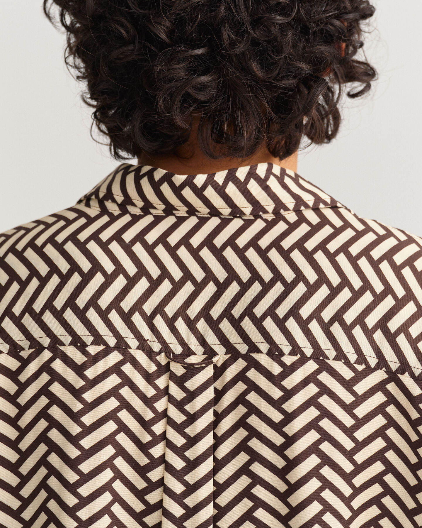 Relaxed fit ‑mitoitettu Geometric-paita