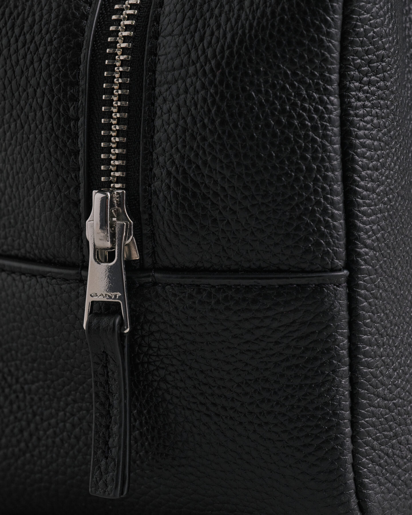 Nahkainen toilettilaukku