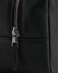 Nahkainen toilettilaukku