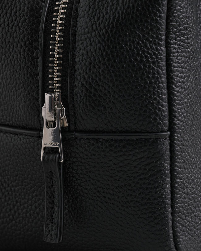 Nahkainen toilettilaukku