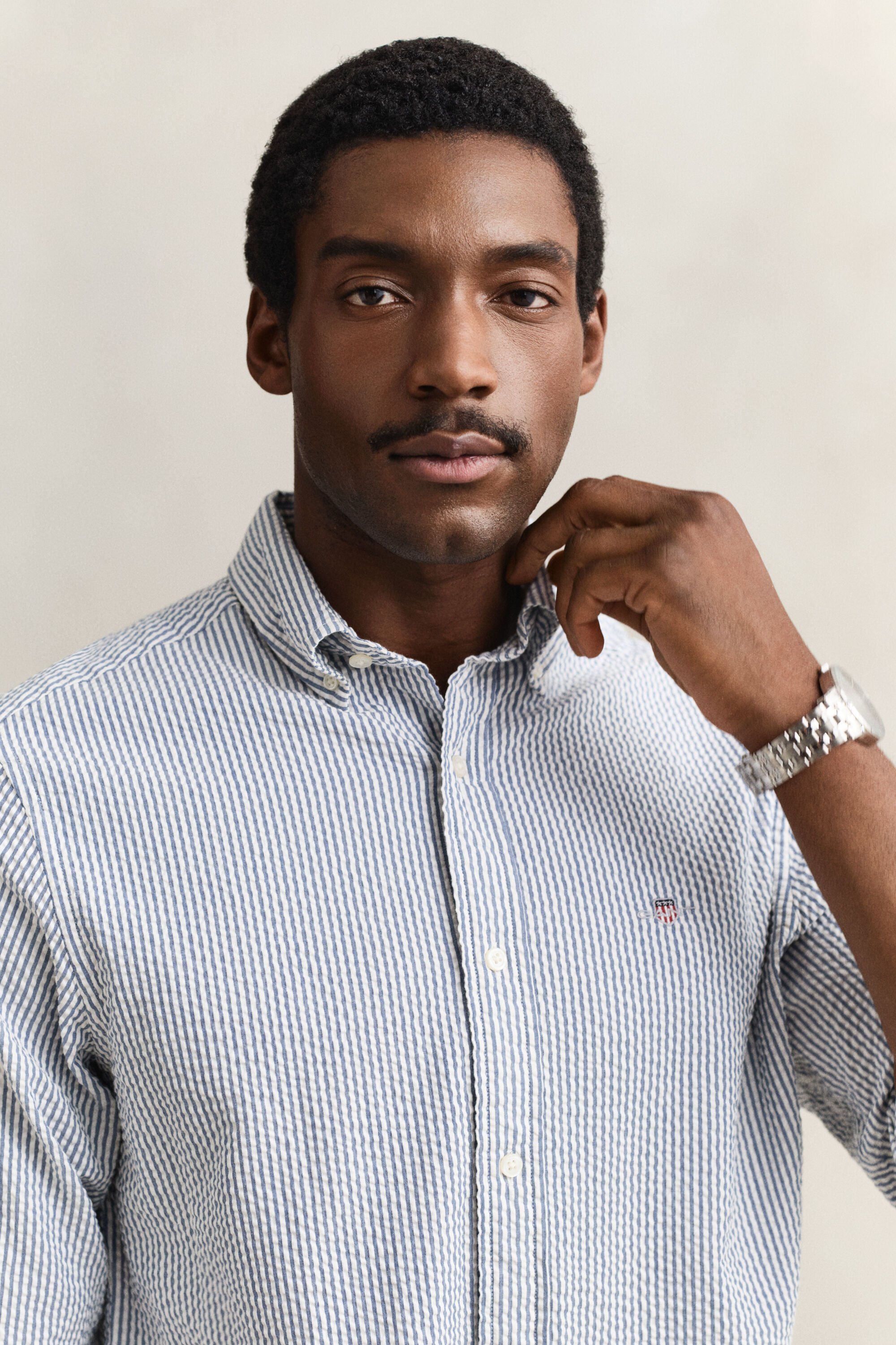 Regular fit ‑mitoitettu seersucker-raitapaita