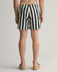 Classic fit ‑mitoitetut leveäraidalliset uimashortsit