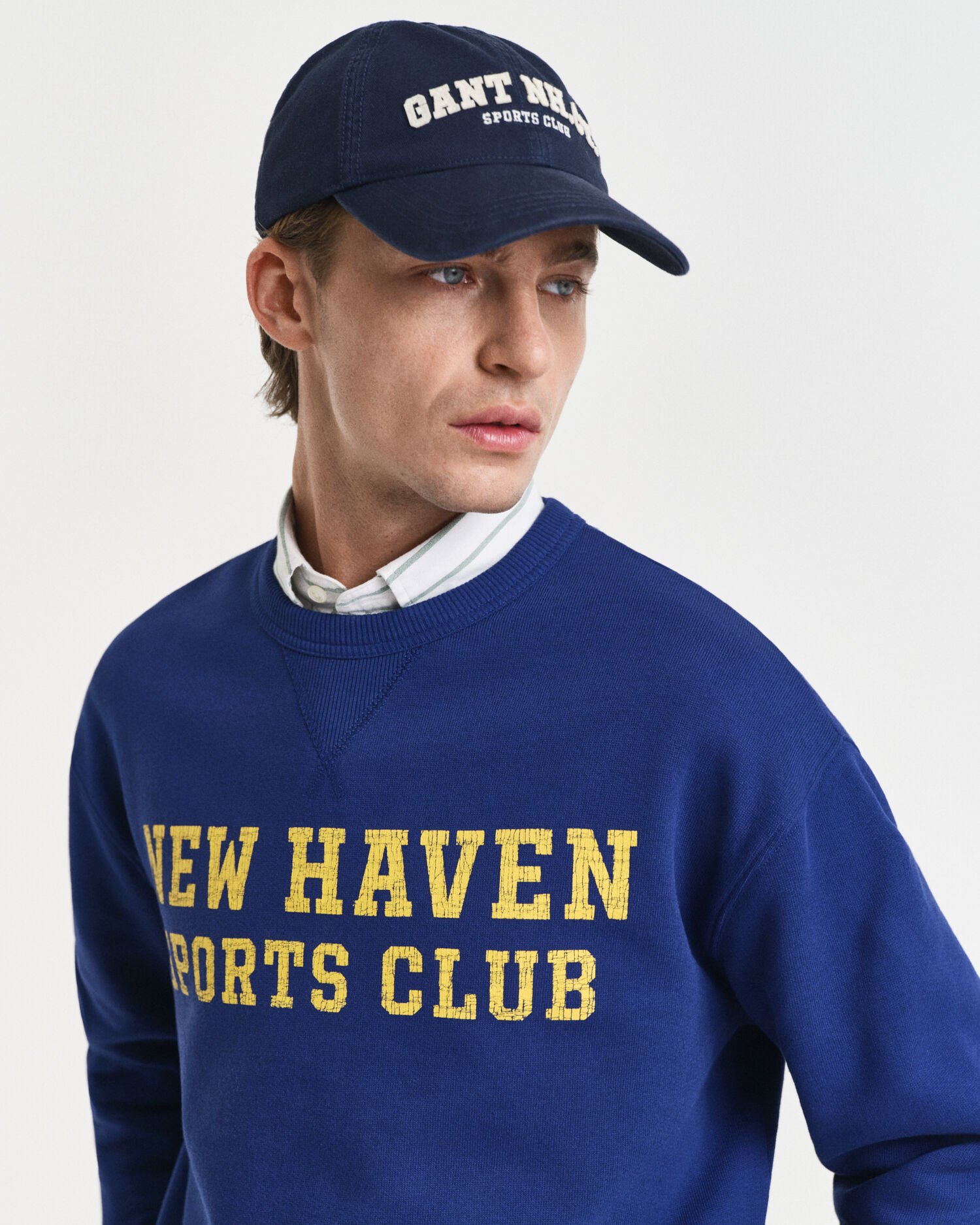 Graphic-collegepaita, pyöreä pääntie