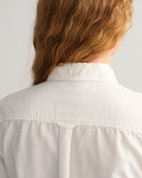 Regular fit ‑mitoitettu, valmiina v&auml;rj&auml;tty oxford-paita