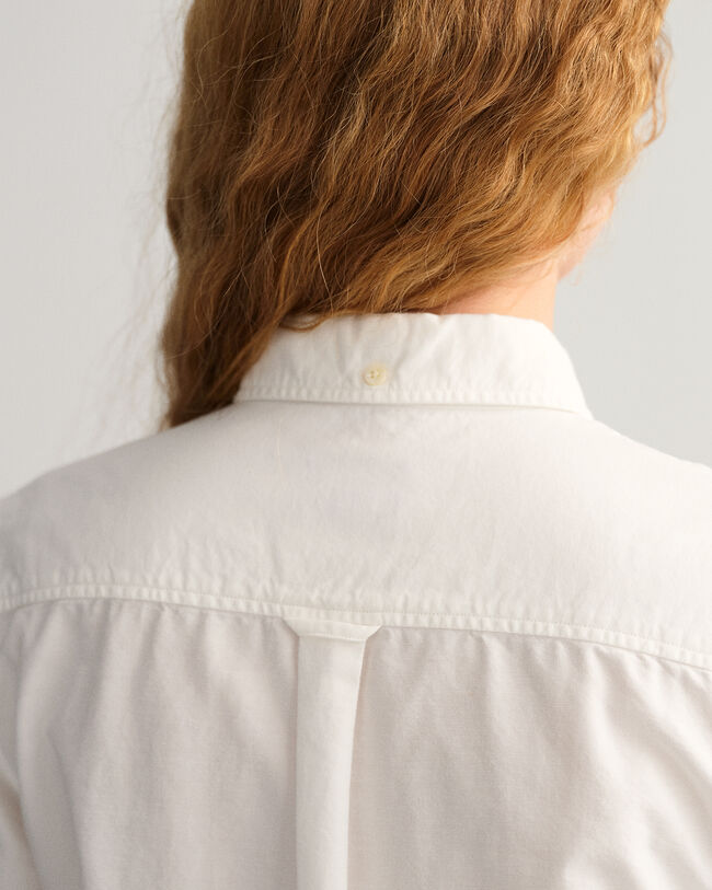 Regular fit ‑mitoitettu, valmiina v&auml;rj&auml;tty oxford-paita