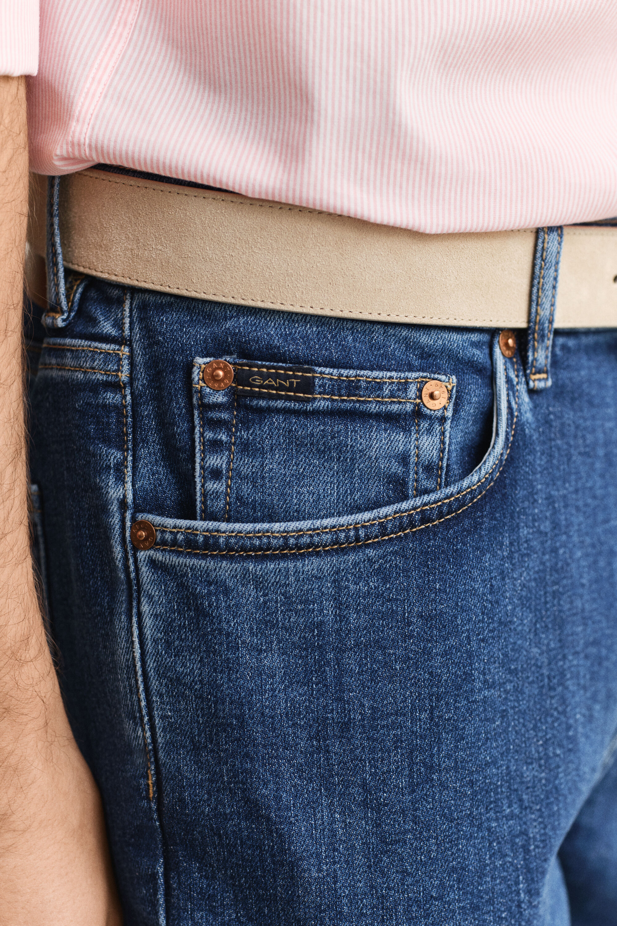 Slim fit ‑mitoitetut Clean Wash ‑farkut