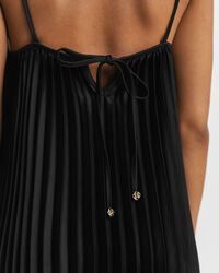 Satiininen vekkihelmainen olkainminimekko