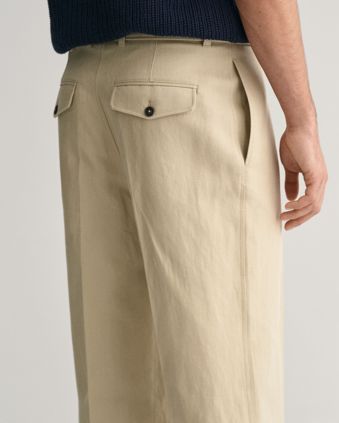 Loose fit ‑mitoitetut puvunhousut