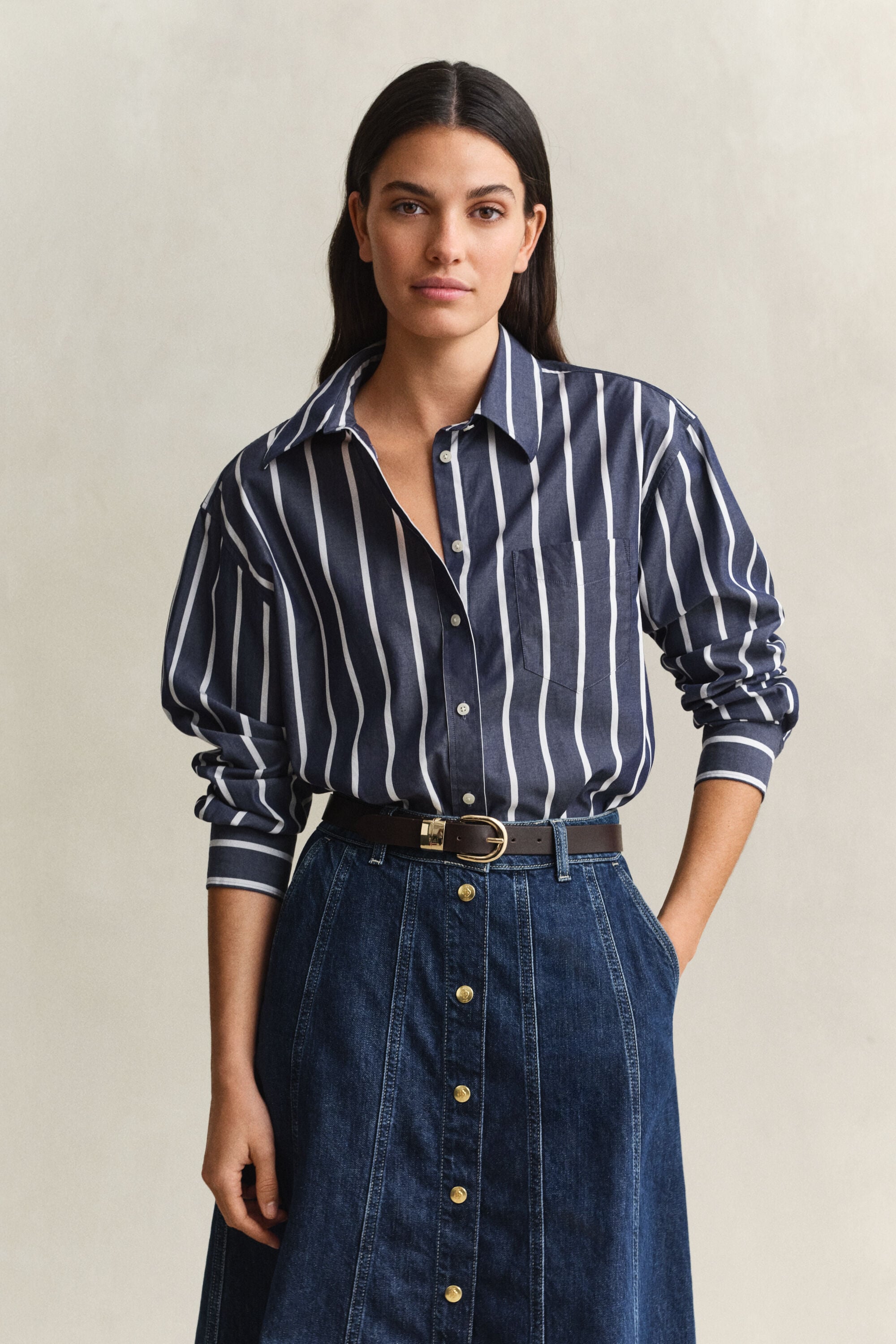 Relaxed fit ‑mitoitettu klassinen popliiniraitapaita