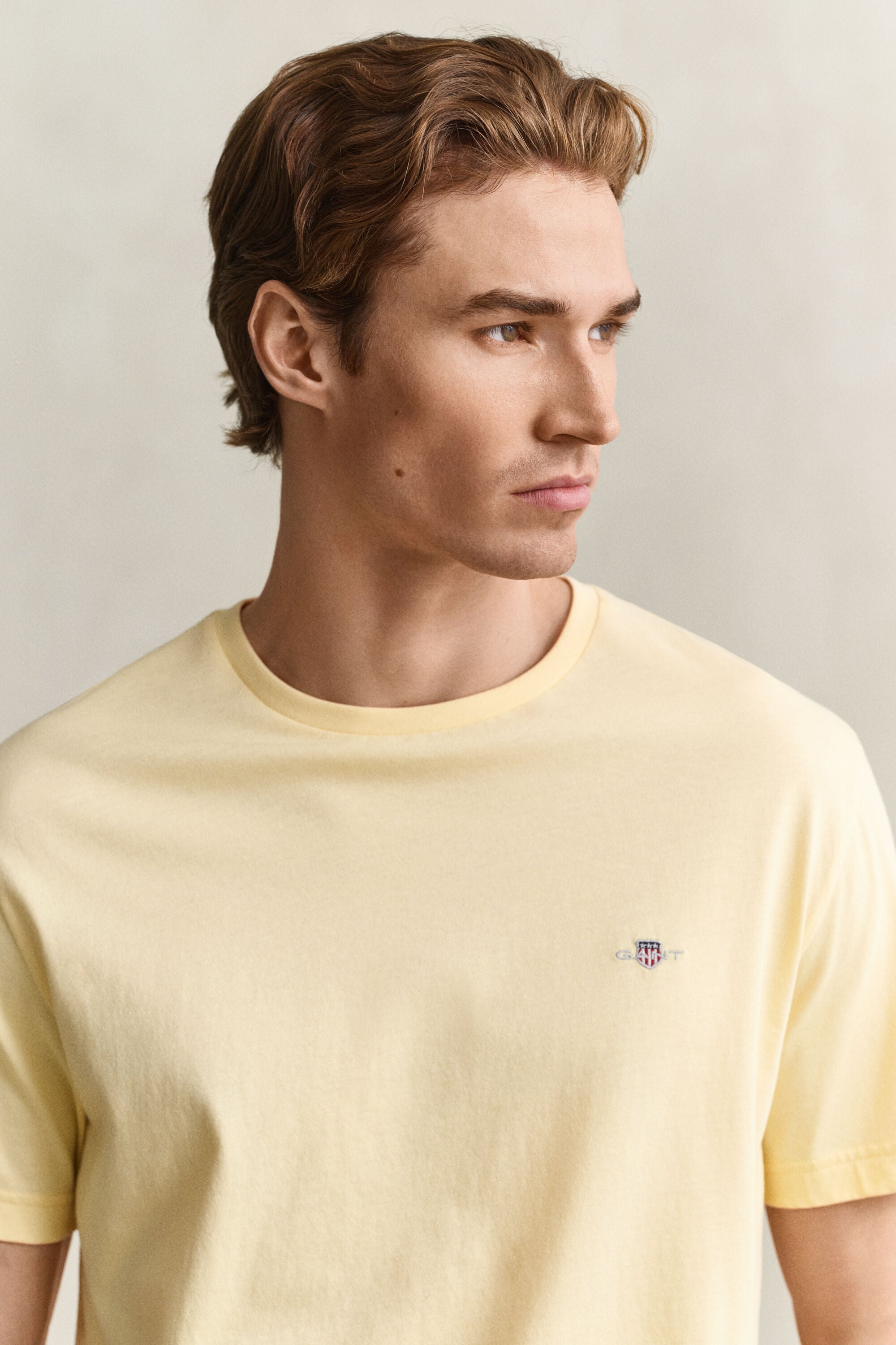 Regular fit ‑mitoitettu Shield-t‑paita