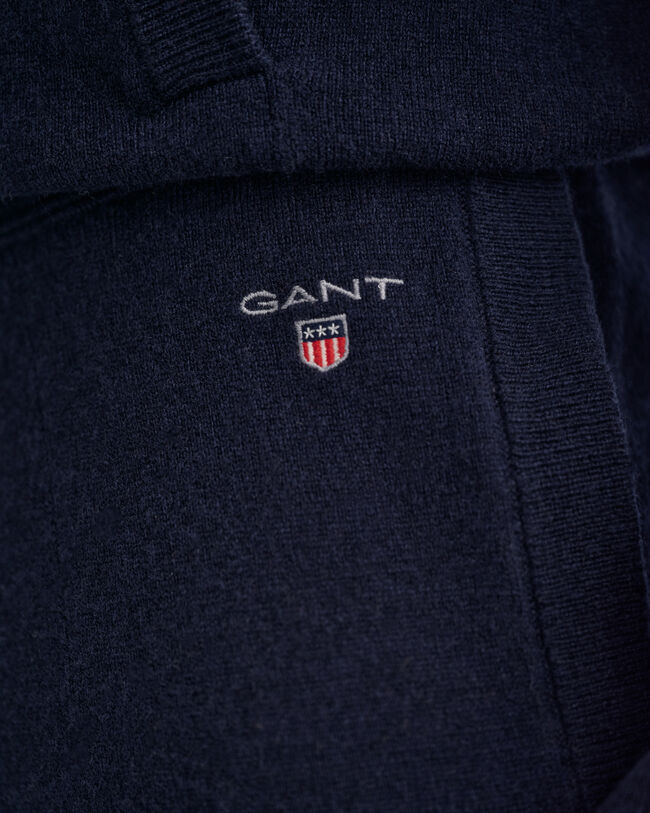 Neulotut collegehousut