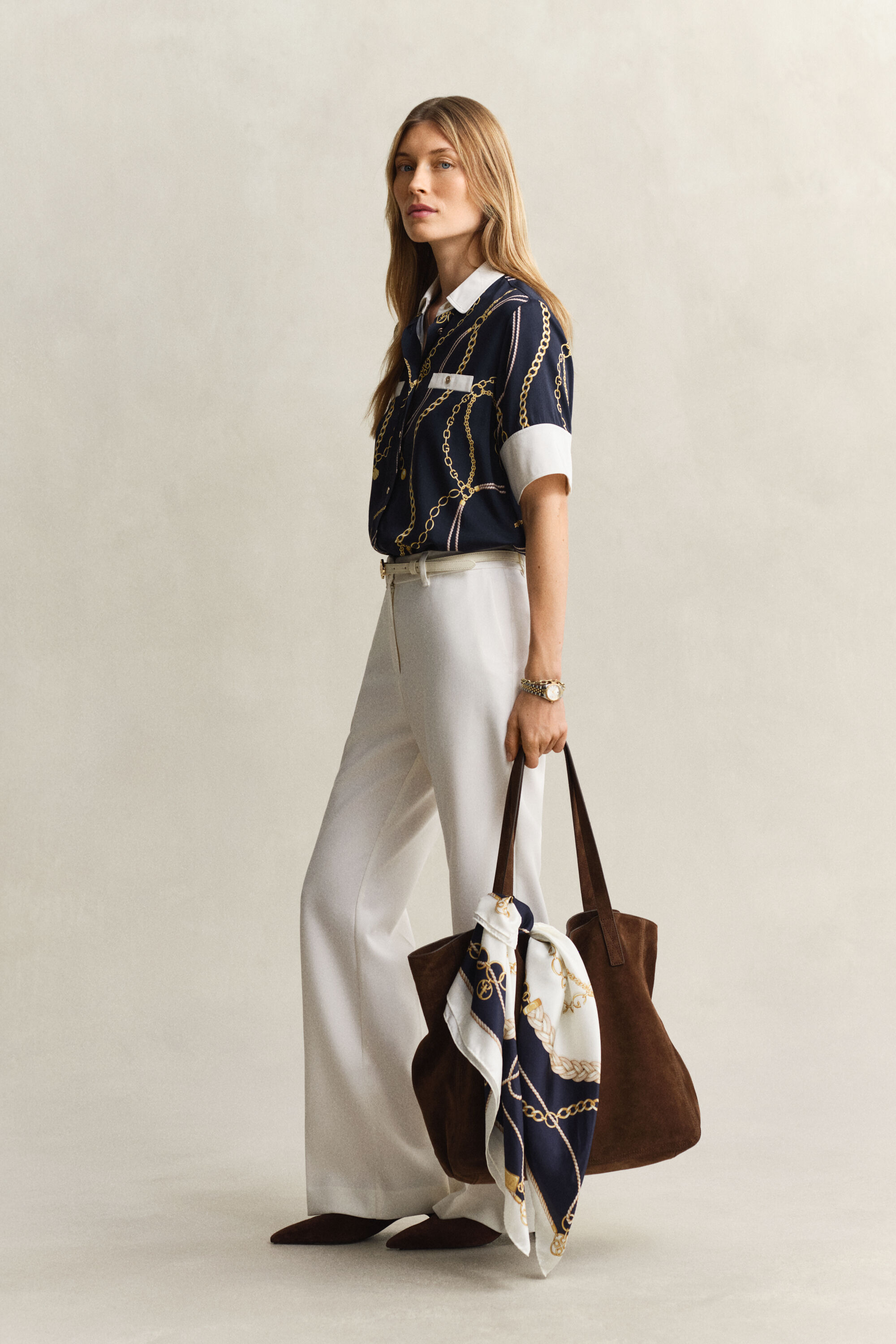 Kontrastivärinen pusero