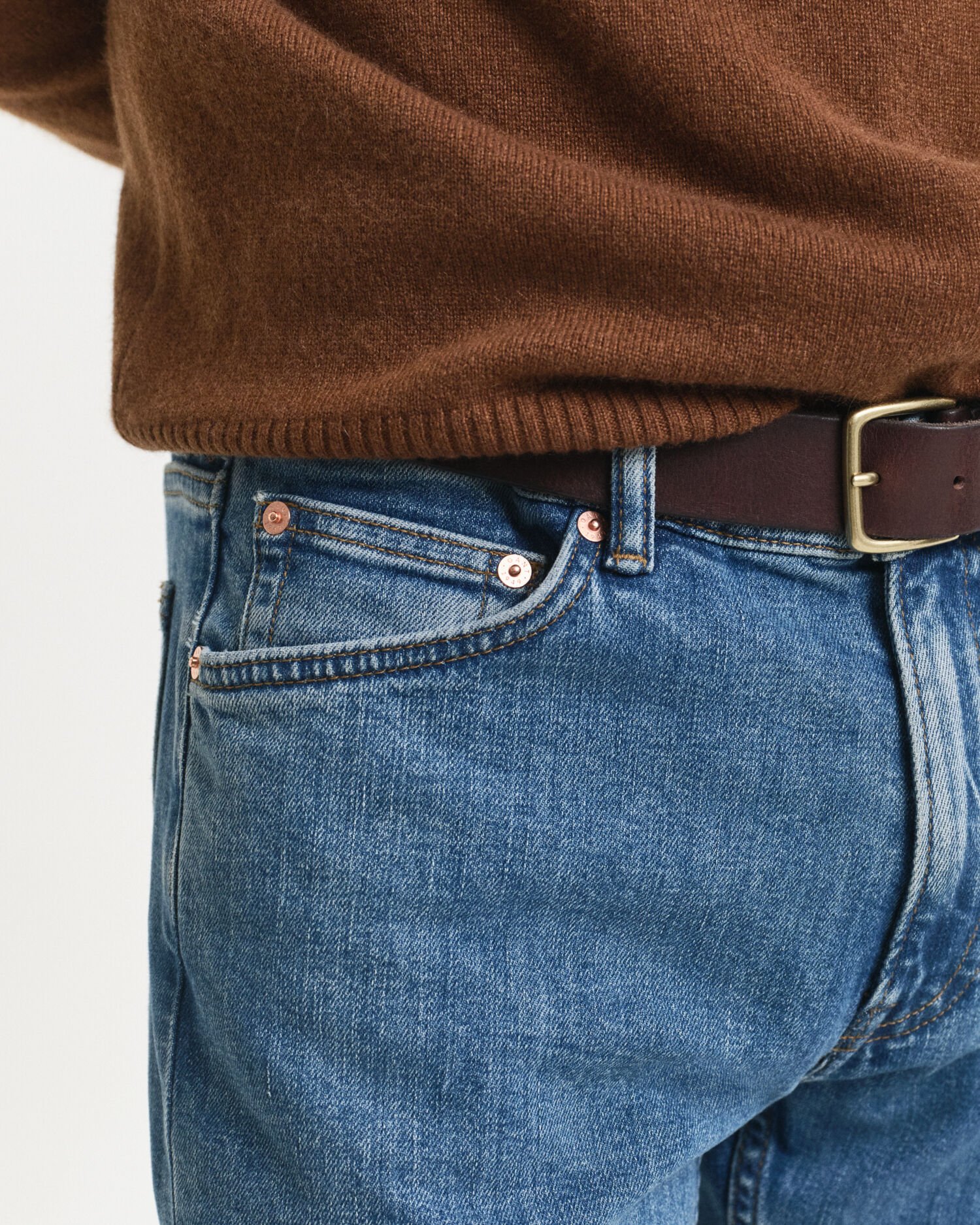 Regular fit ‑mitoitetut Clean Wash ‑farkut