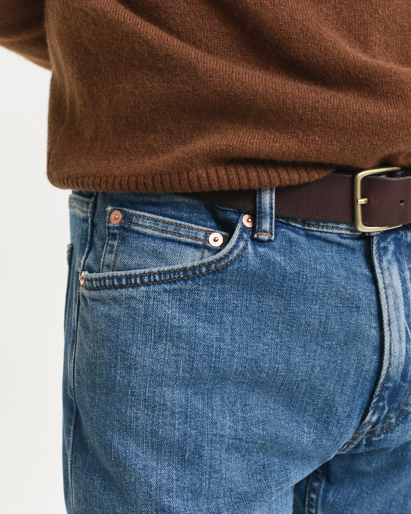 Regular fit ‑mitoitetut Clean Wash ‑farkut