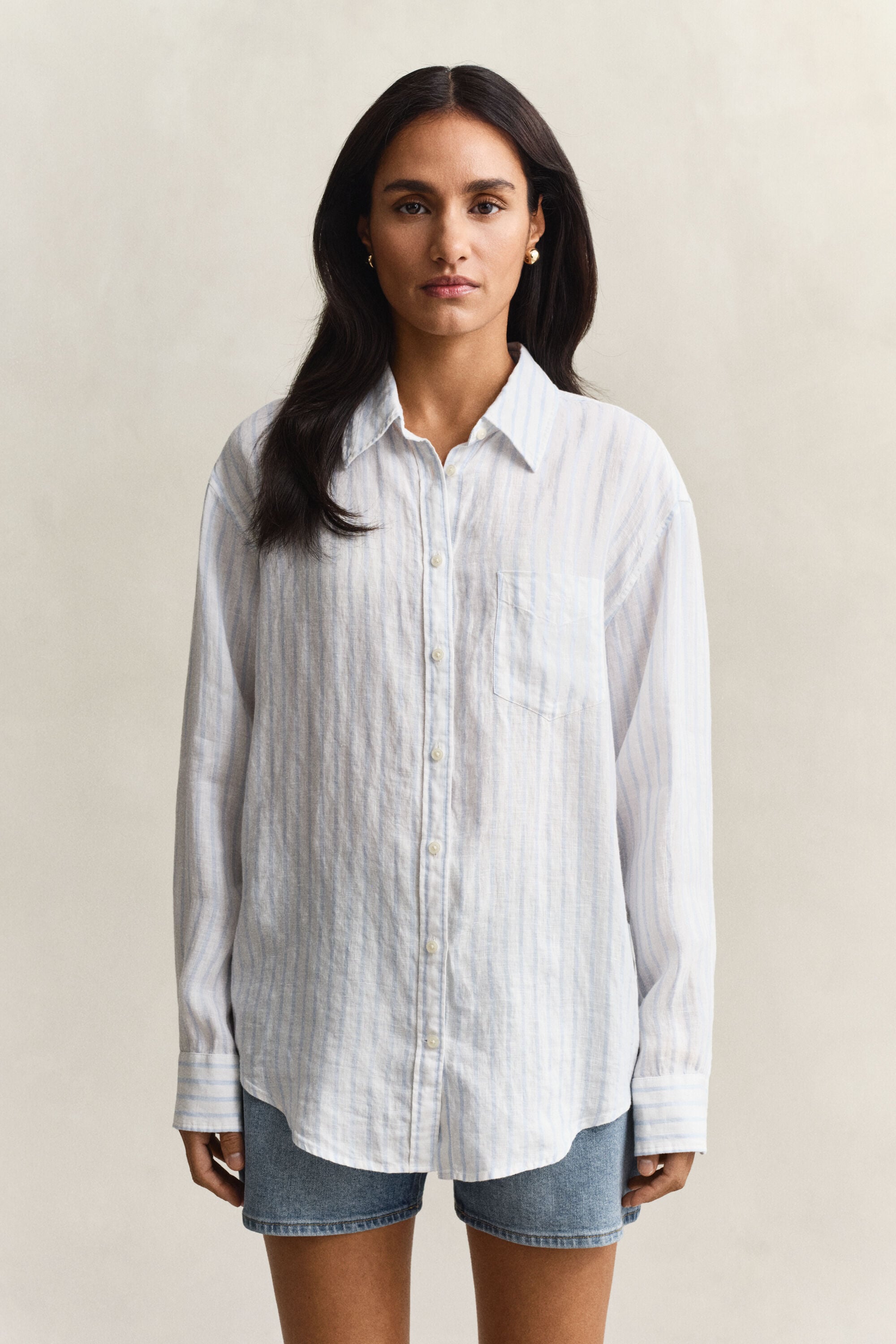 Relaxed fit ‑mitoitettu raidallinen pellavapaita