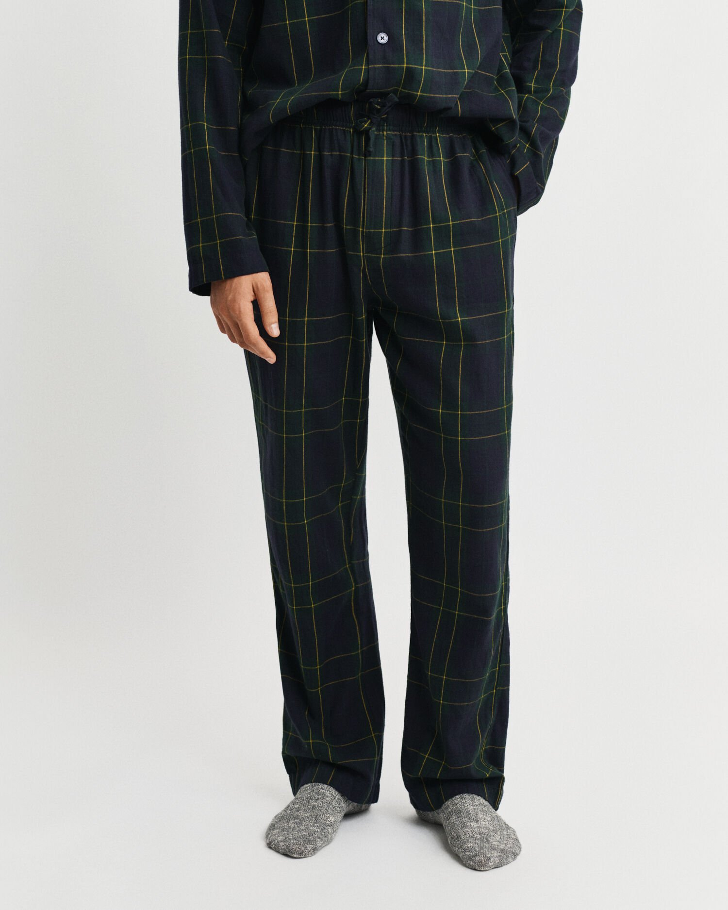 Ruudullinen flanellipyjama lahjapakkauksessa