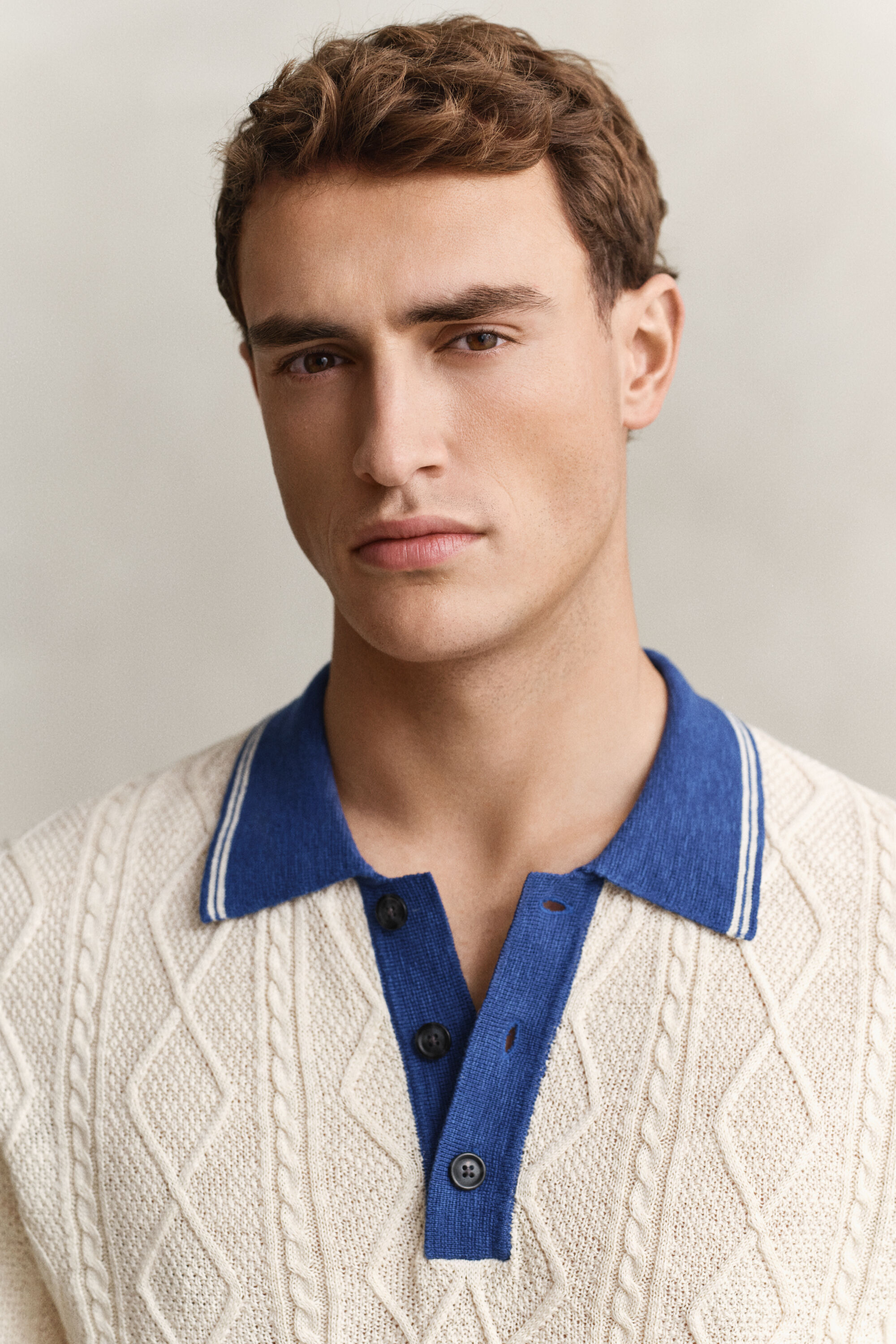 Palmikkokuvioitu pikeeneulepusero